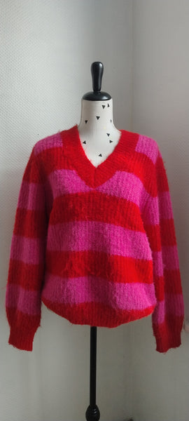Pull rayé rose et rouge