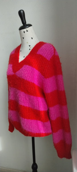 Pull rayé rose et rouge