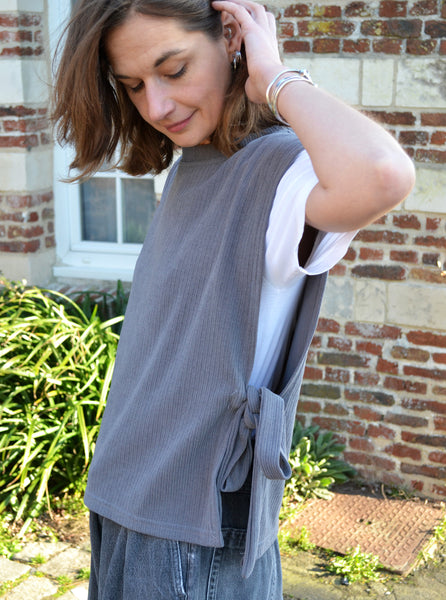 Top Plastron à nouettes gris