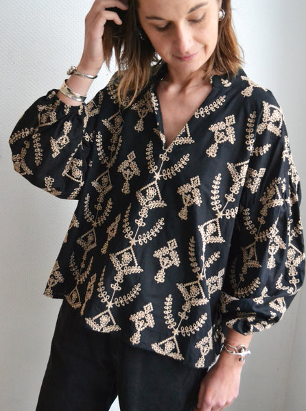 Blouse Noire Broderies