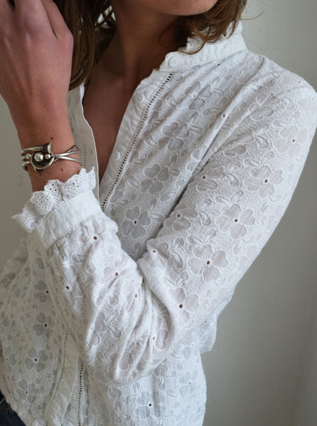 Blouse brodée fleurie
