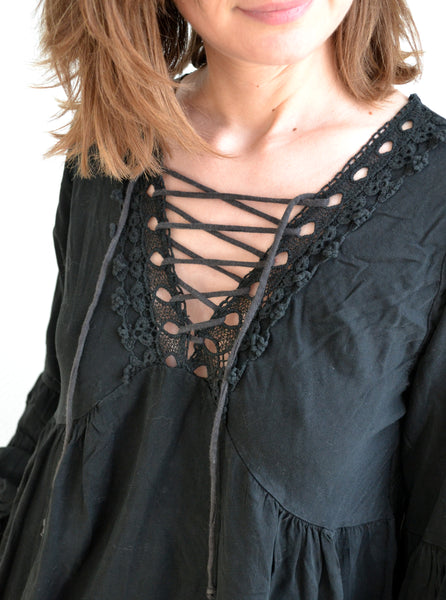 Blouse Noire à lacets