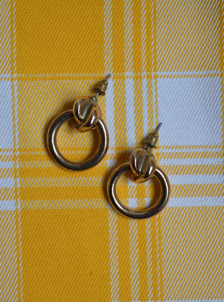 Boucles circulaires dorées