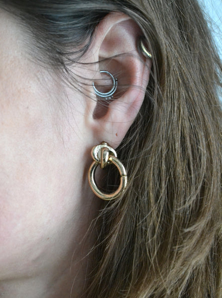 Boucles circulaires dorées