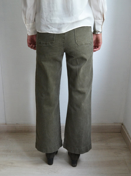 Jean Flare Kaki Oraije