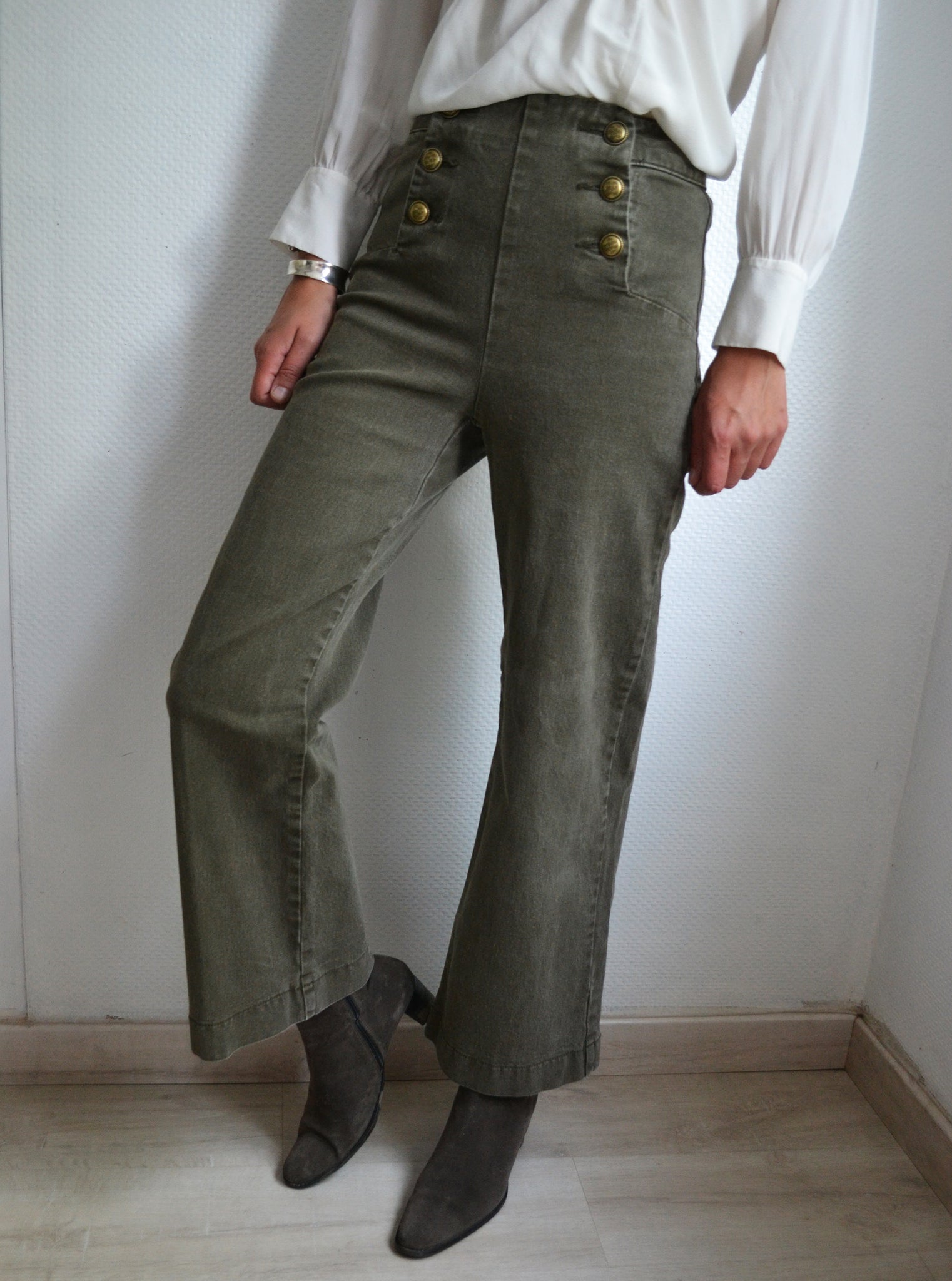 Jean Flare Kaki Oraije