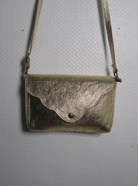 Pochette en cuir dorée