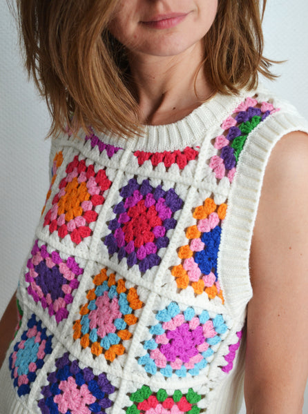 Pull sans manche en crochet coloré