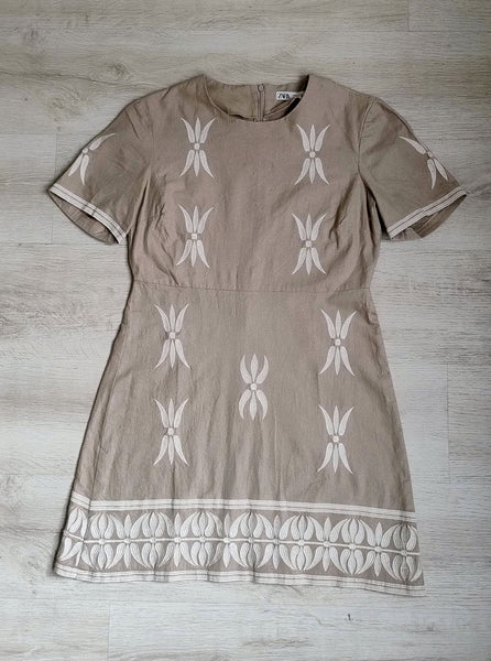 Robe brodée Taupe