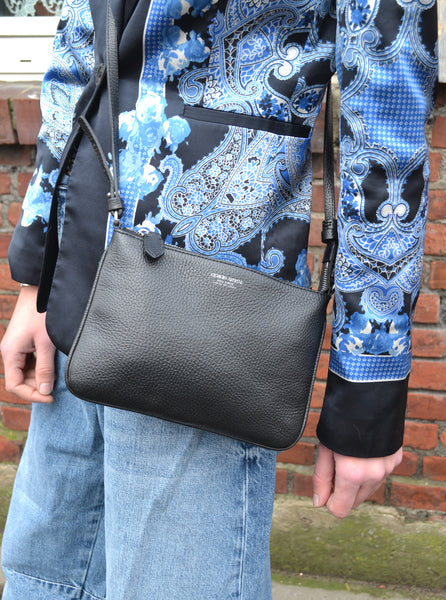 Pochette en cuir Giorgio Armani