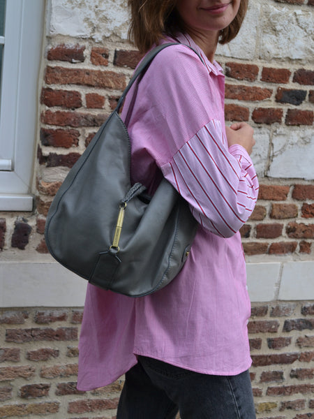 Sac en cuir demi lune gris Lamarthe