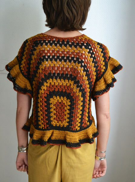 Top crochet volants