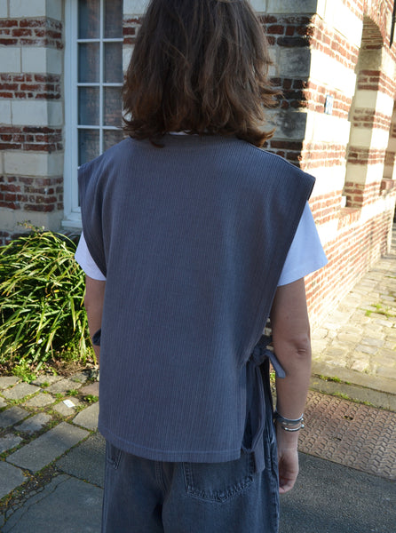 Top Plastron à nouettes gris